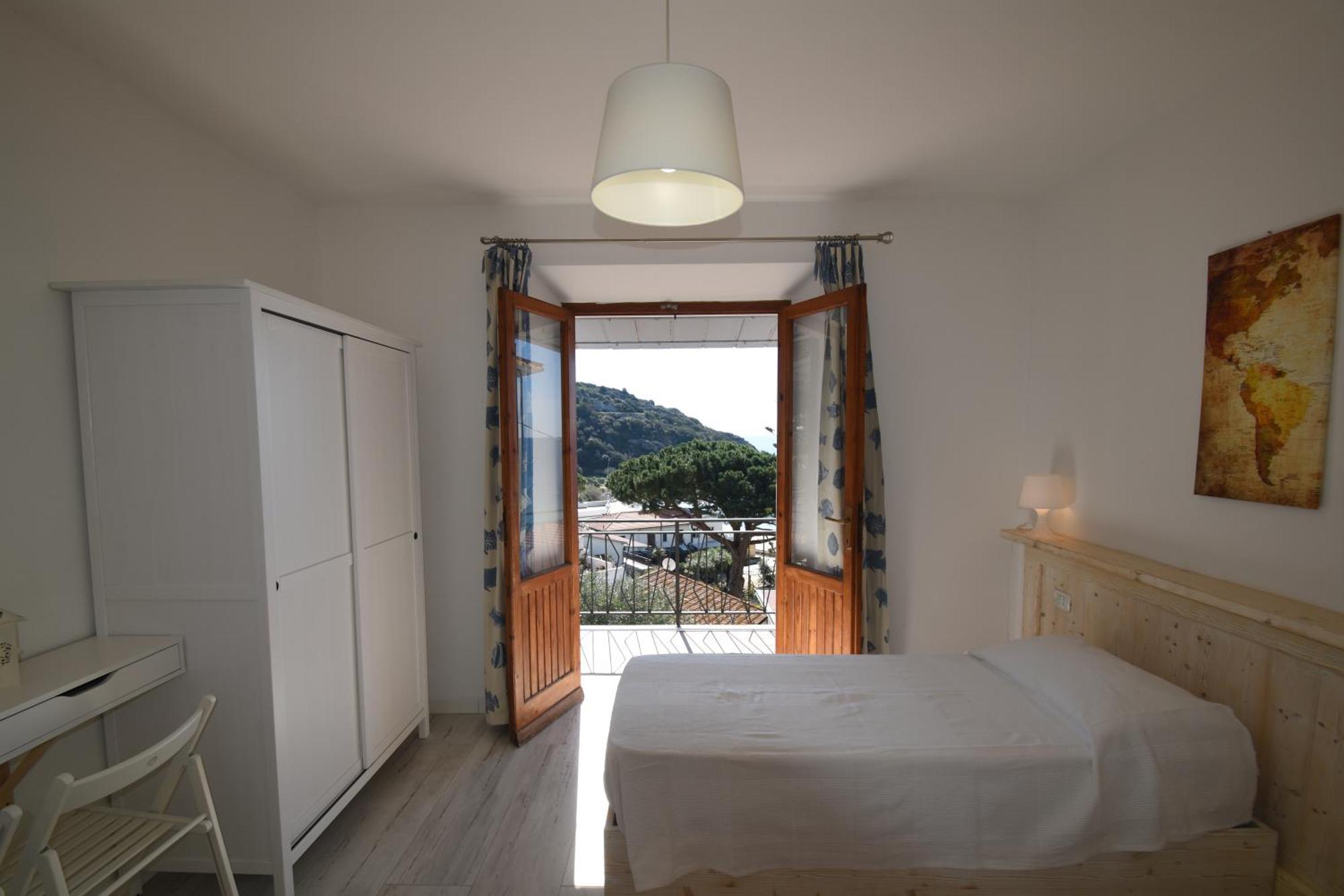 Appartamenti Cavoli - Vista Mare Con Terrazze, Clima E Posti Auto Spiaggia di Cavoli Bagian luar foto