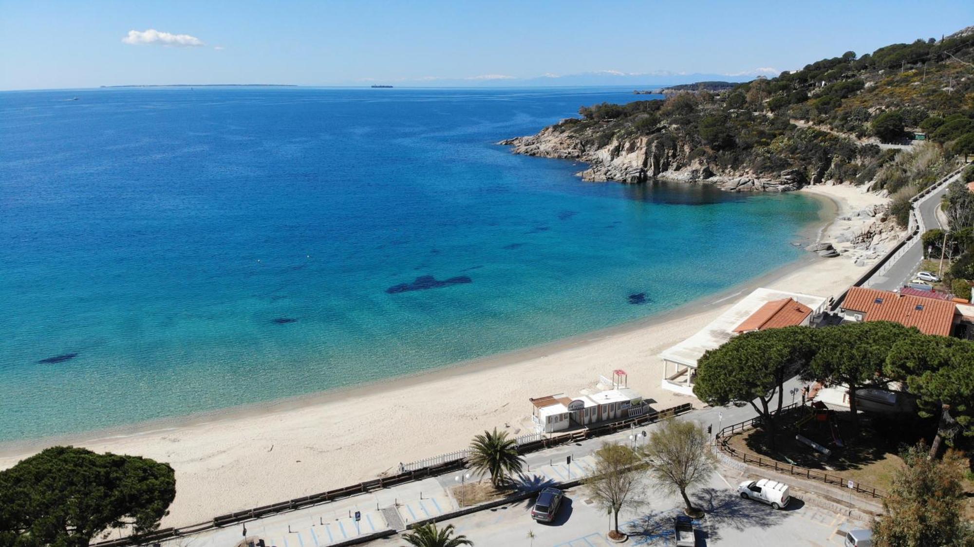 Appartamenti Cavoli - Vista Mare Con Terrazze, Clima E Posti Auto Spiaggia di Cavoli Bagian luar foto