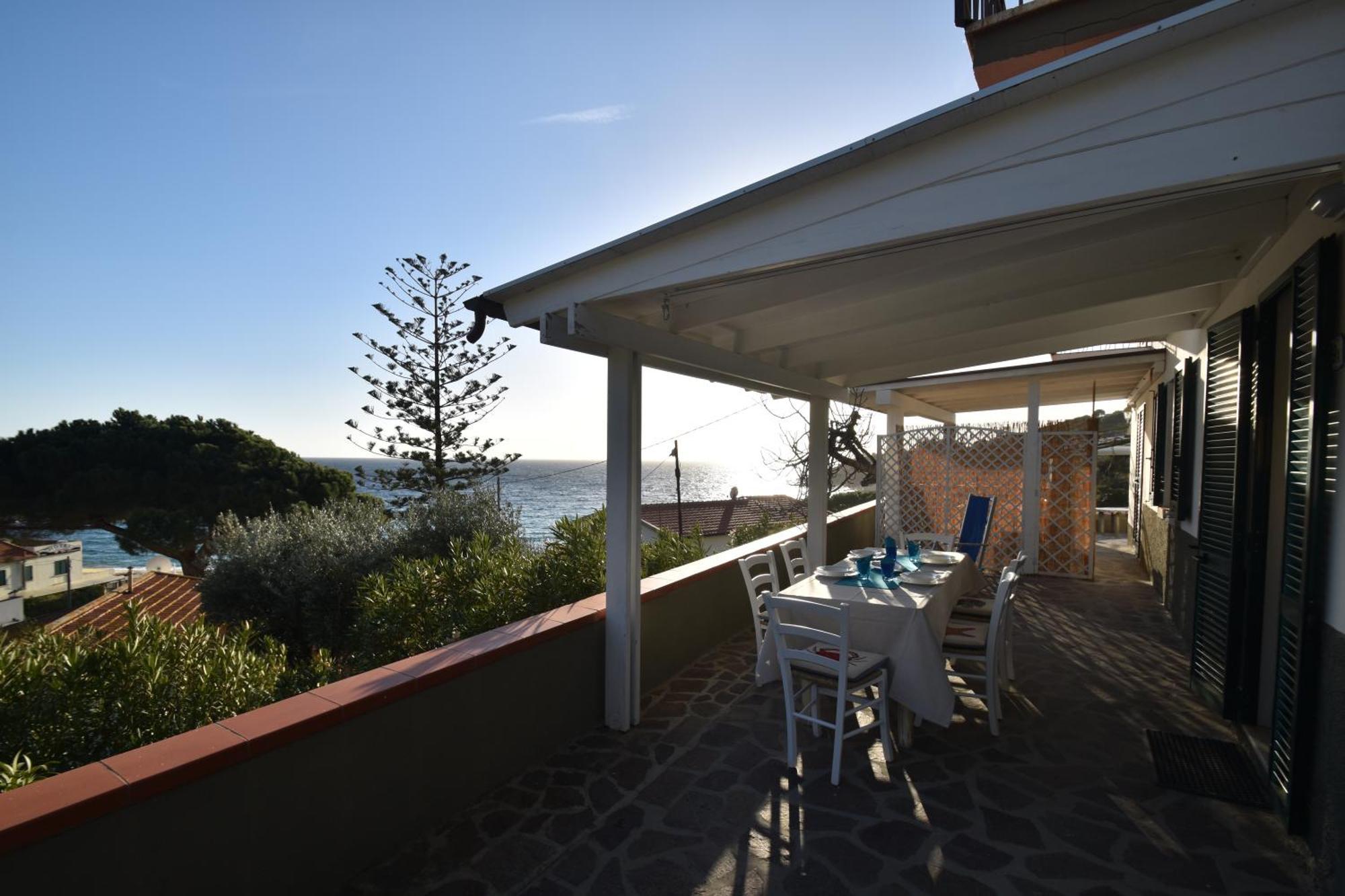Appartamenti Cavoli - Vista Mare Con Terrazze, Clima E Posti Auto Spiaggia di Cavoli Bagian luar foto