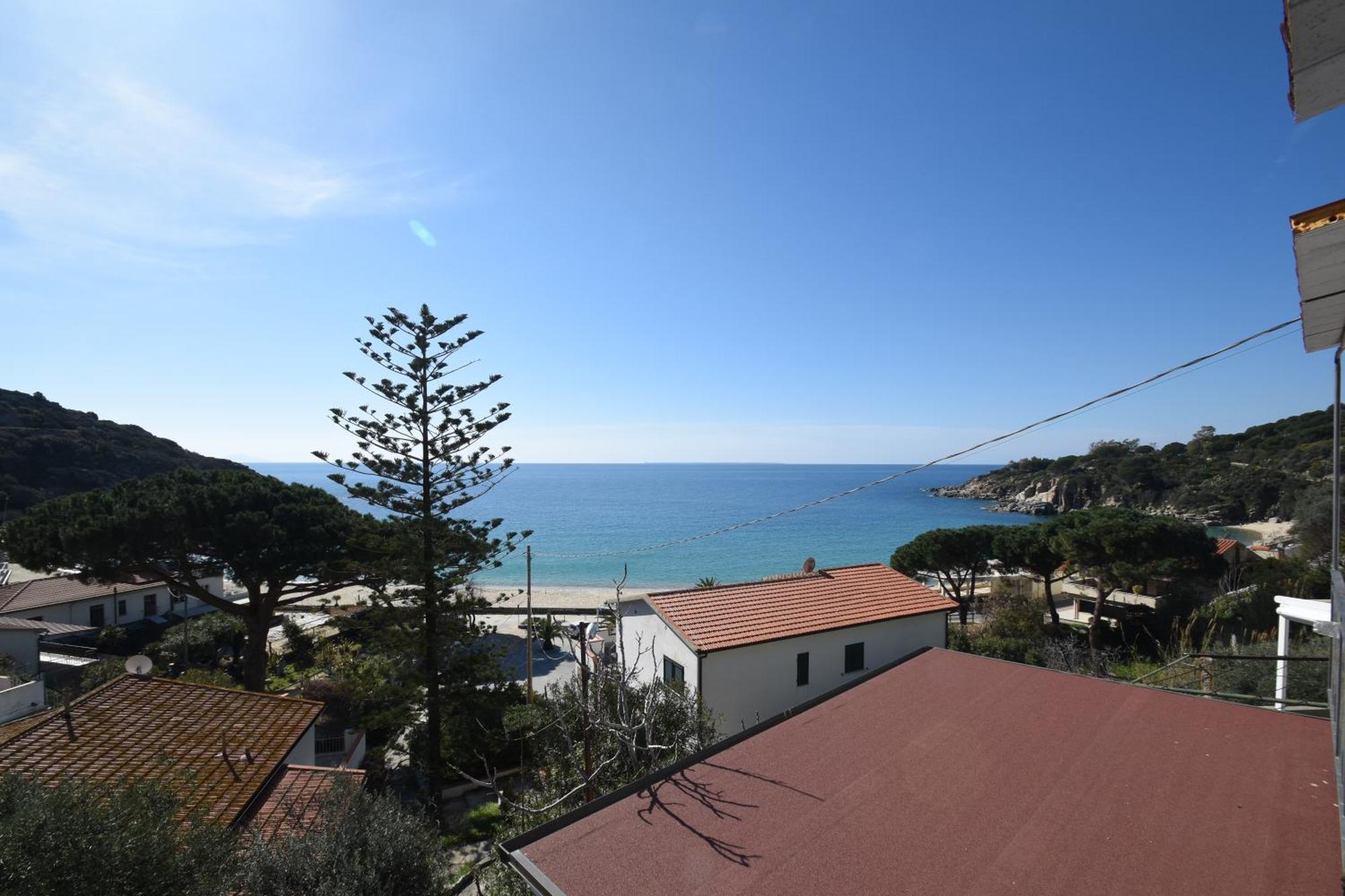 Appartamenti Cavoli - Vista Mare Con Terrazze, Clima E Posti Auto Spiaggia di Cavoli Bagian luar foto