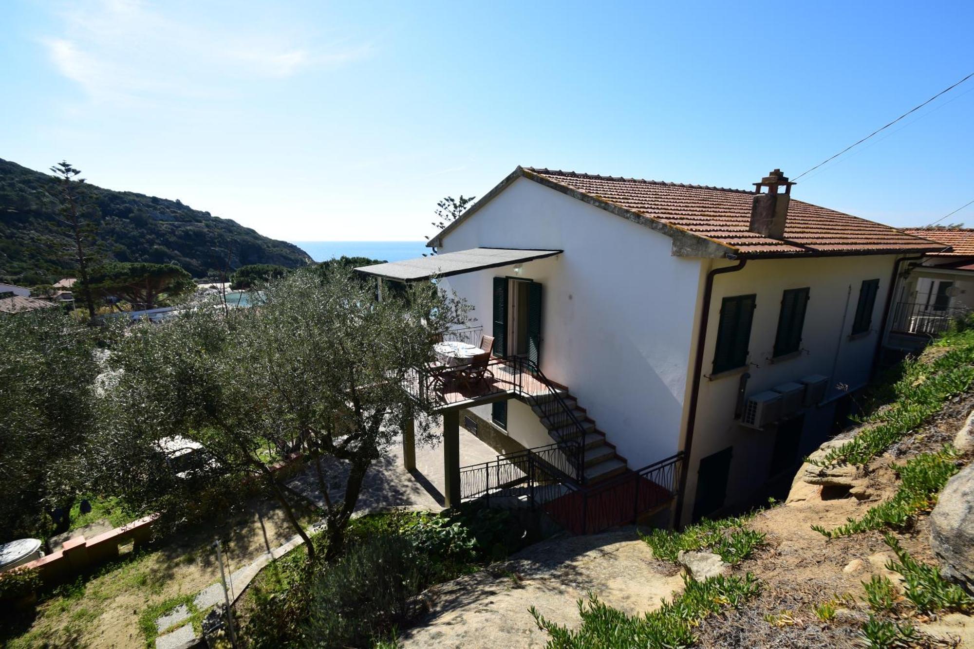 Appartamenti Cavoli - Vista Mare Con Terrazze, Clima E Posti Auto Spiaggia di Cavoli Bagian luar foto